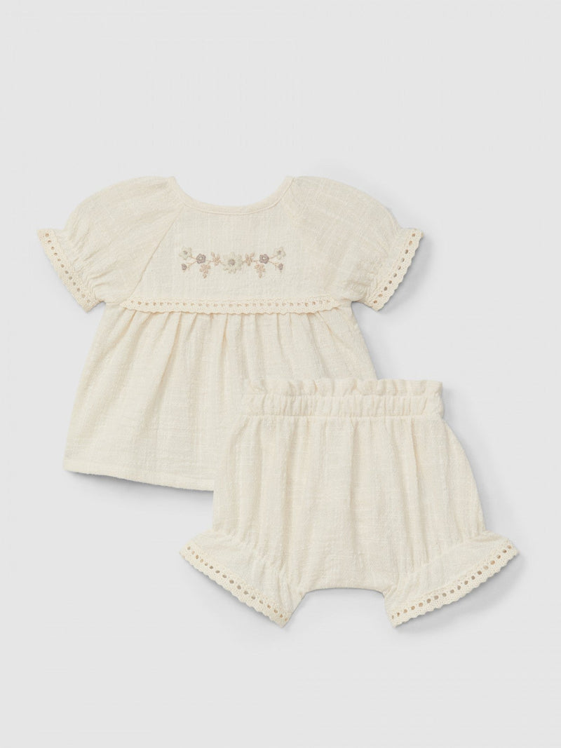 Blouse and shorts set with embroidery and lace details | Natural | Snug