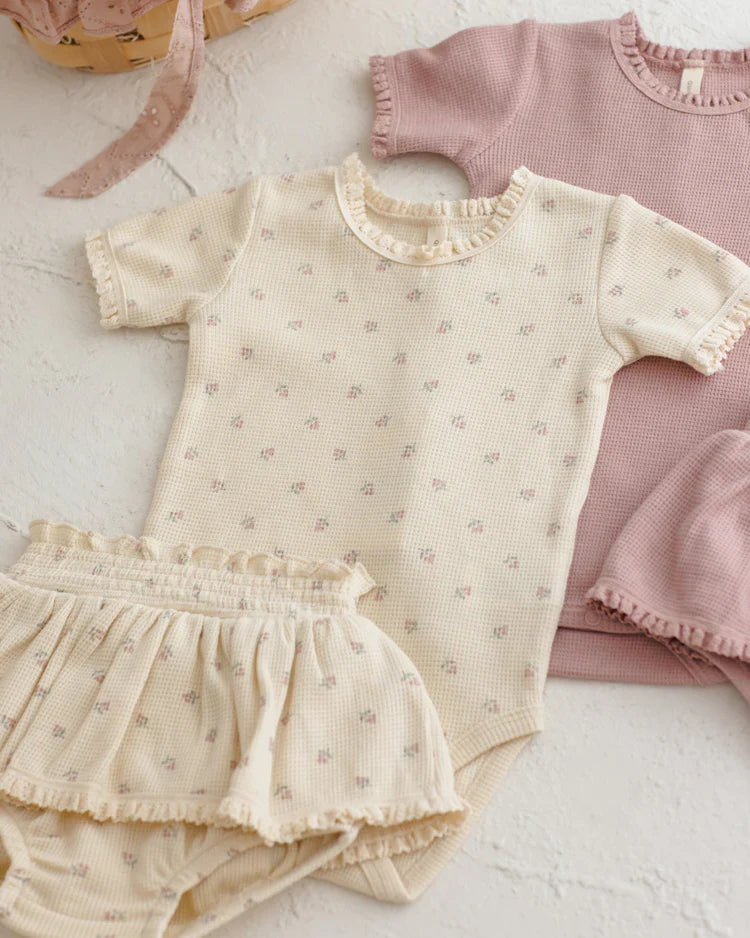 Short Sleeve Waffle Bodysuit | Mauve Ditsy | Quincy Mae